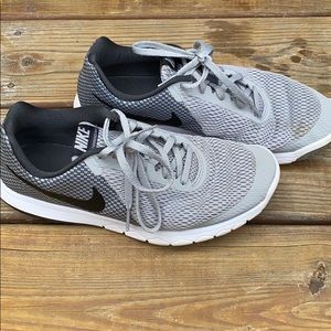 Men’s Nike tennis shoes size 8